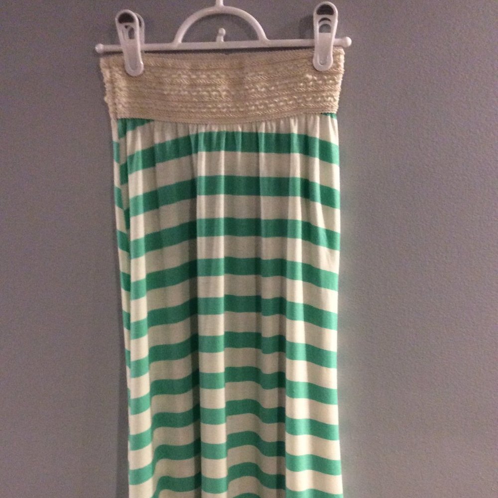 skirt - Picture 2 of 3